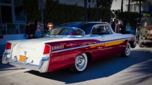 Legende Americane: Chrysler New Yorker ’50 și Ford Thunderbird ’77, Spectacol la Timișoara