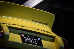 Porsche 911 Carrera RS 2.7 (1973): O Icoană a Vitezei Continuă Să Fascineze